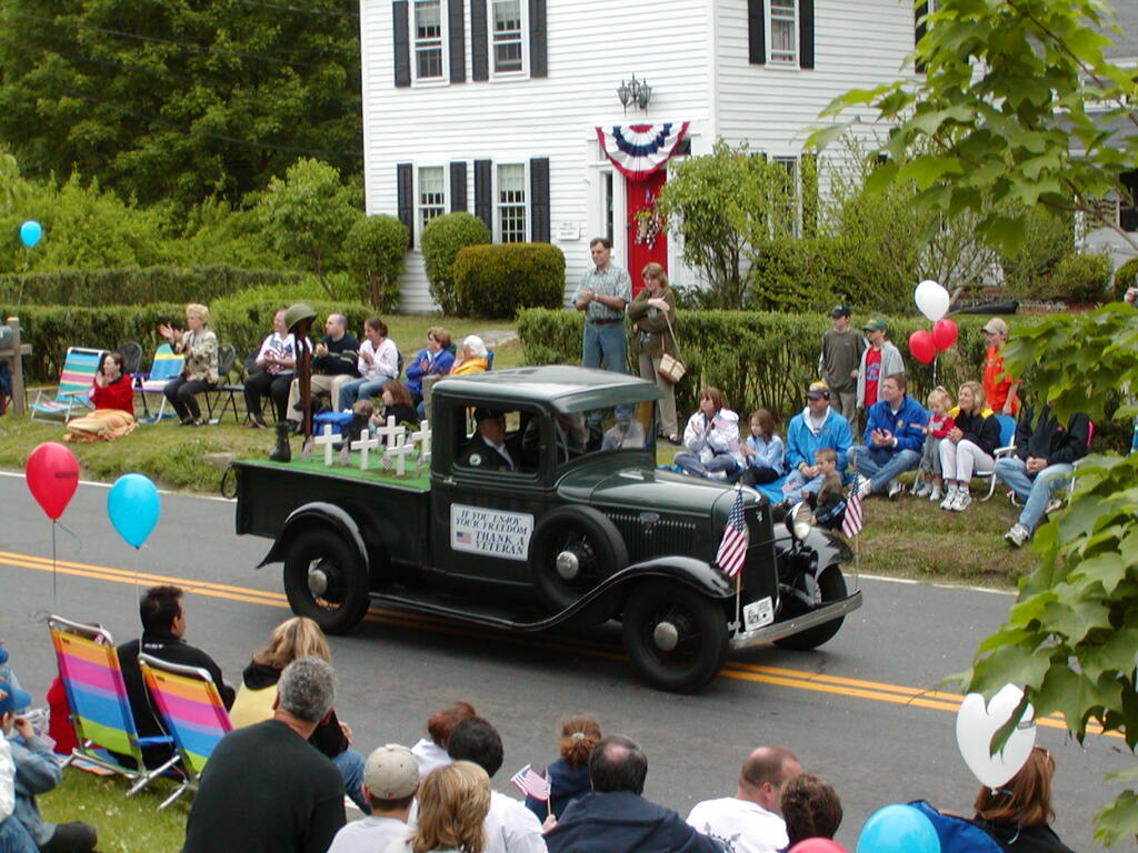 No description provided for: /2002/04-06/0526-parade/_1/photo17.html