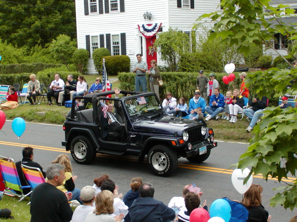 No description provided for: /2002/04-06/0526-parade/_1/photo18.html