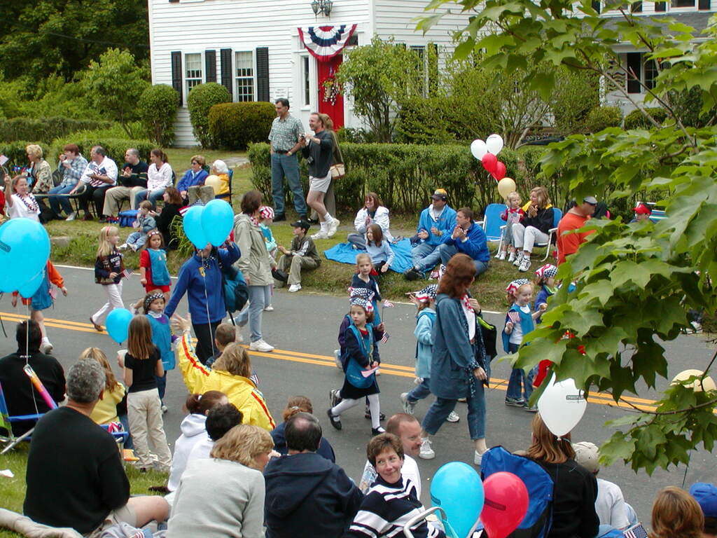 No description provided for: /2002/04-06/0526-parade/_1/photo23.html