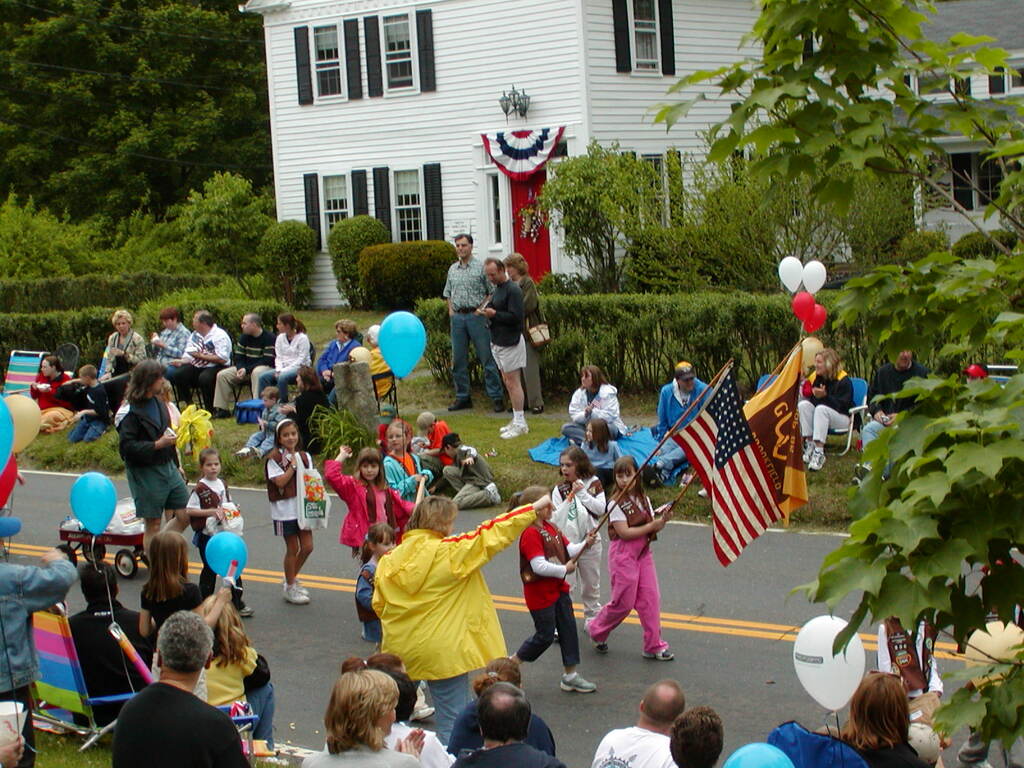 No description provided for: /2002/04-06/0526-parade/_2/photo24.html