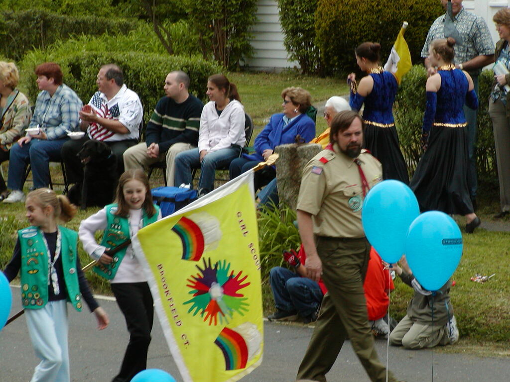 No description provided for: /2002/04-06/0526-parade/_2/photo27.html