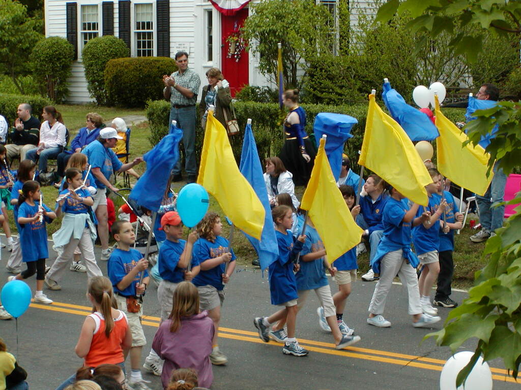 No description provided for: /2002/04-06/0526-parade/_2/photo28.html