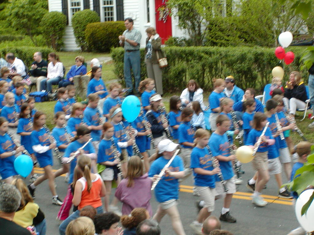 No description provided for: /2002/04-06/0526-parade/_2/photo29.html