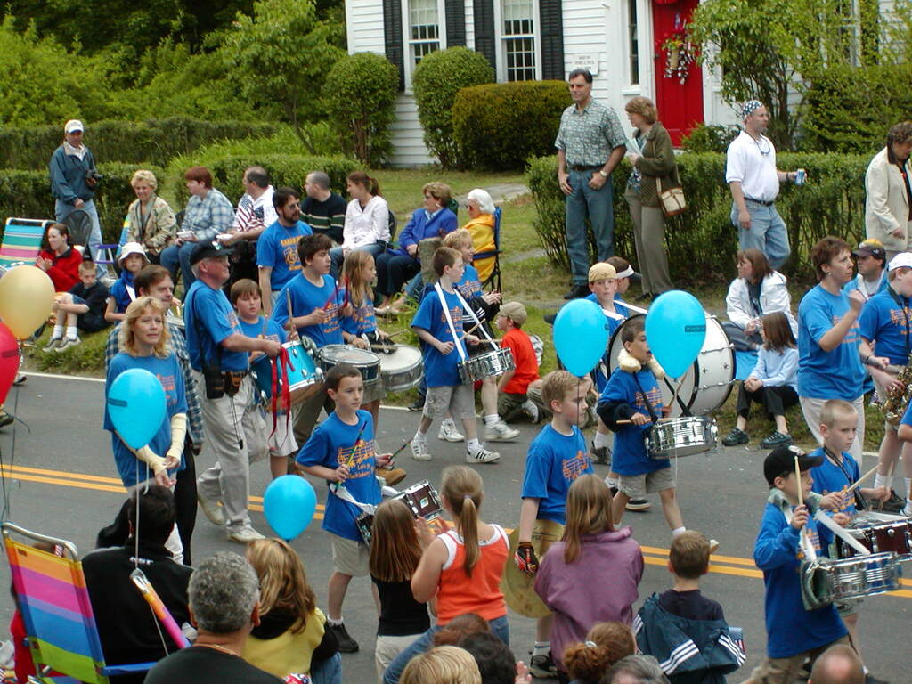 No description provided for: /2002/04-06/0526-parade/_2/photo31.html