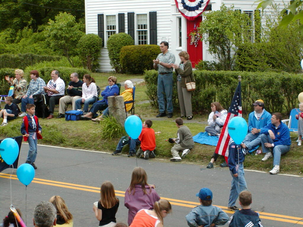 No description provided for: /2002/04-06/0526-parade/_2/photo35.html