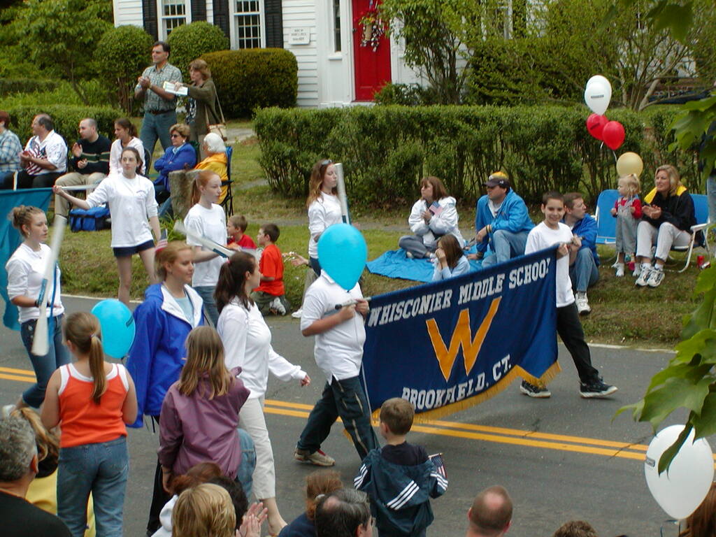 No description provided for: /2002/04-06/0526-parade/_2/photo36.html