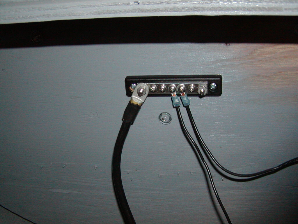 No description provided for: /2002/04-06/0629-boat-electric/photo05.html