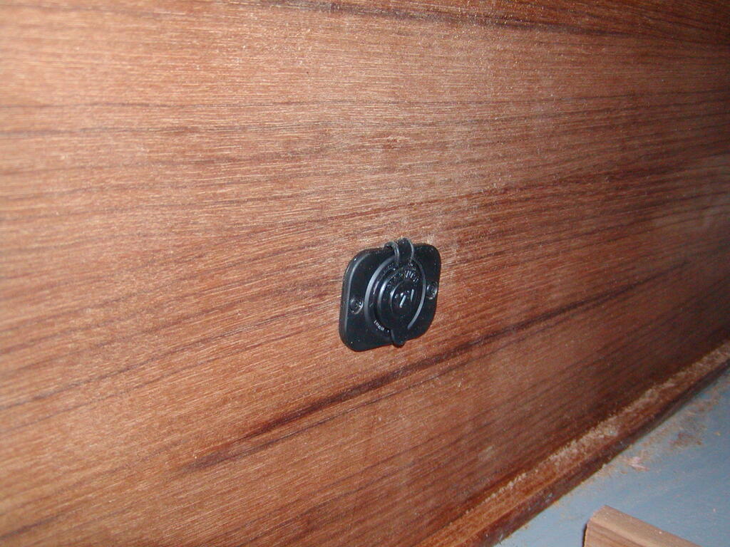 No description provided for: /2002/04-06/0629-boat-electric/photo06.html