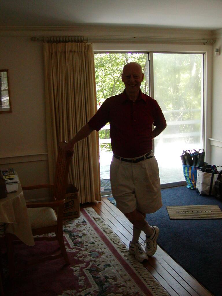 No description provided for: /2002/07-09/0712-family-at-cape/photo01.html