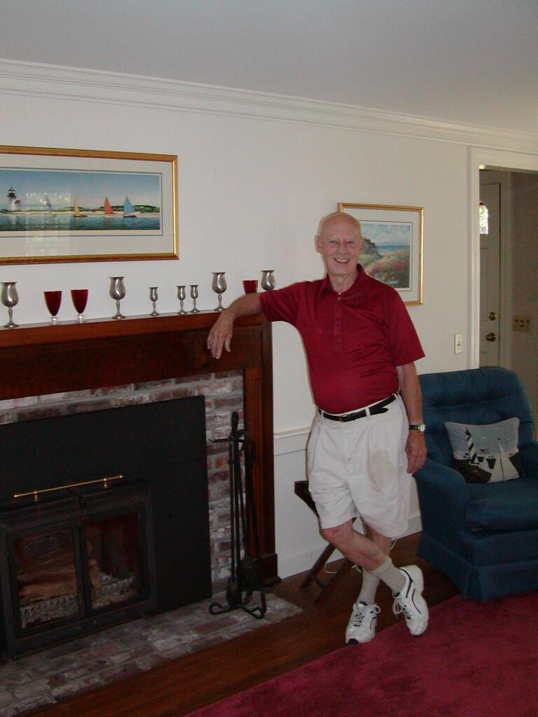 No description provided for: /2002/07-09/0712-family-at-cape/photo02.html