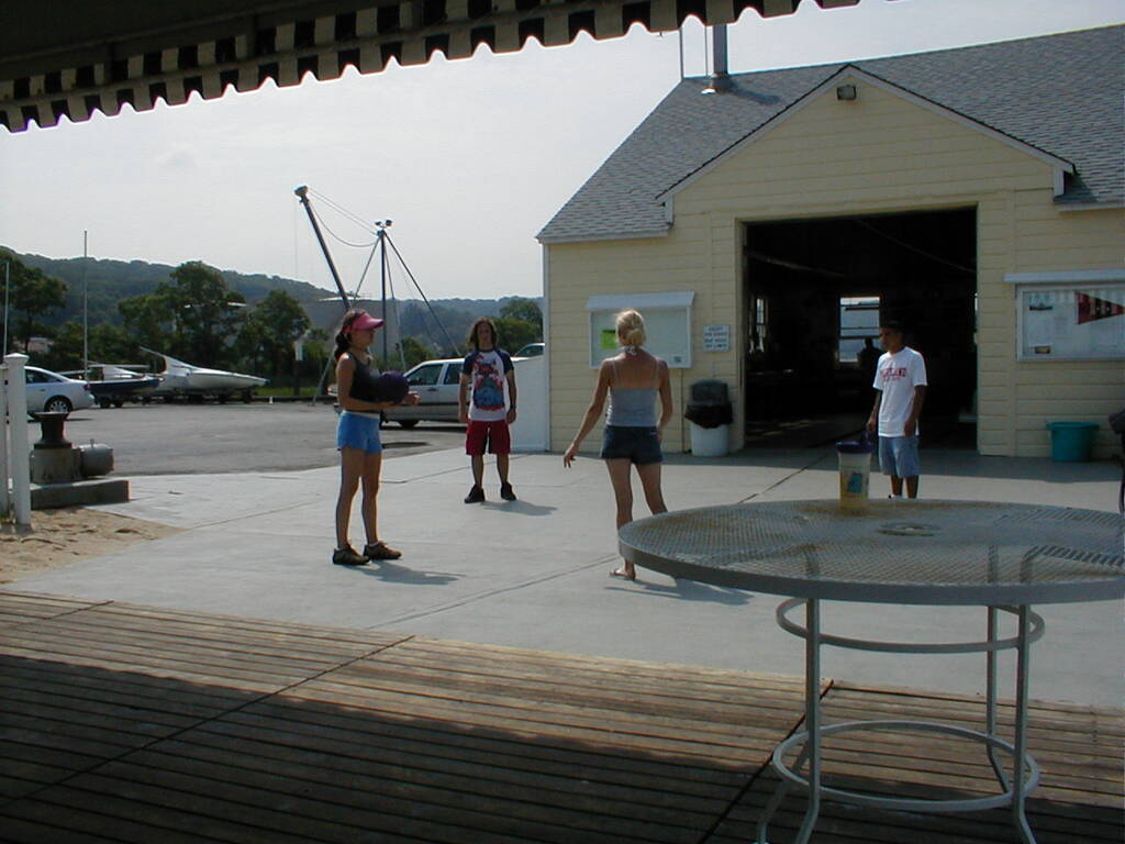 No description provided for: /2002/07-09/0712-jhu-cty-lcf/_2/photo040.html