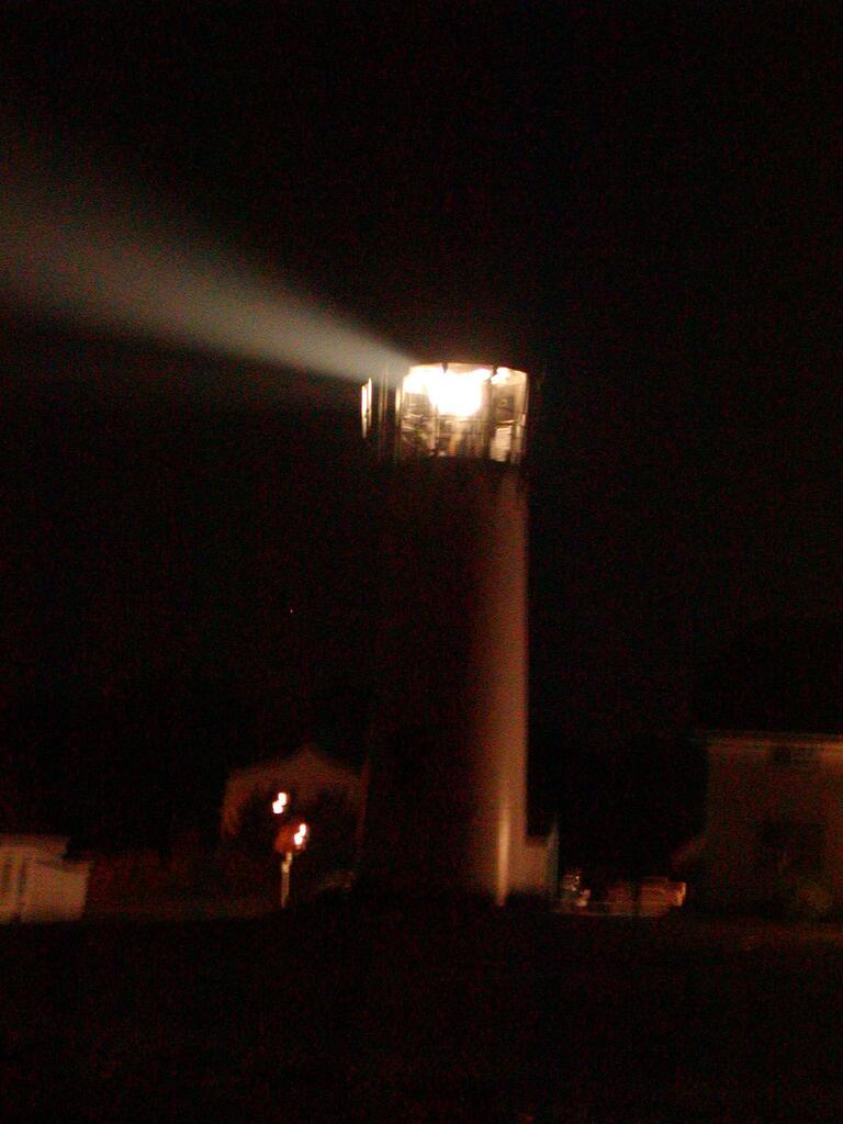 No description provided for: /2002/07-09/0718-chattam-light-beach/photo04.html