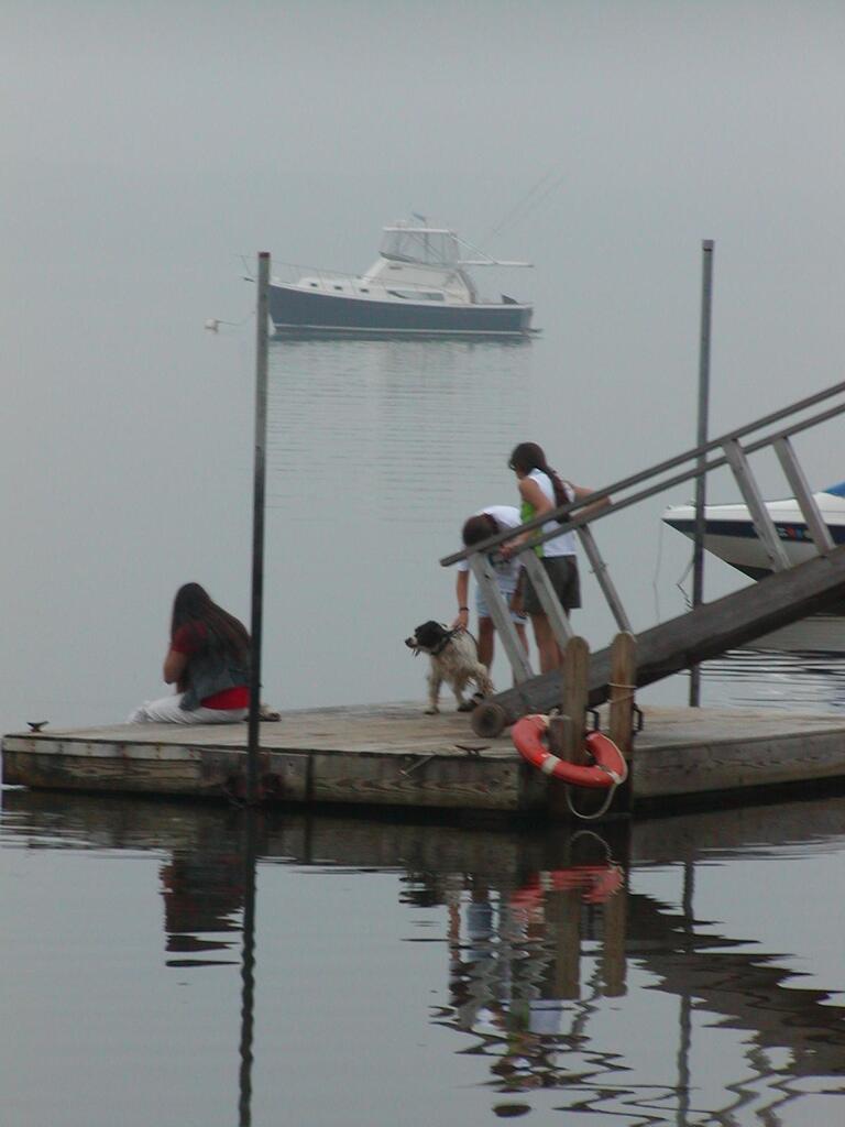 No description provided for: /2002/07-09/0719-quanset-pond/photo04.html