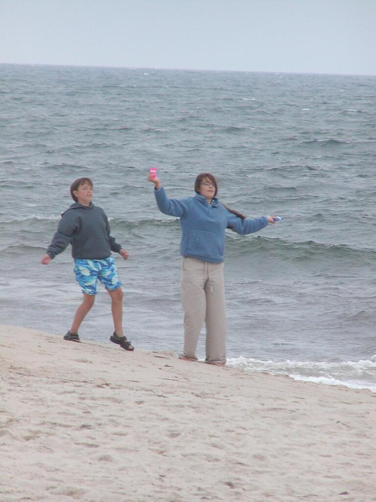 No description provided for: /2002/07-09/0720-kites/_1/photo14.html