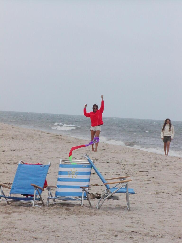 No description provided for: /2002/07-09/0720-kites/_2/photo25.html