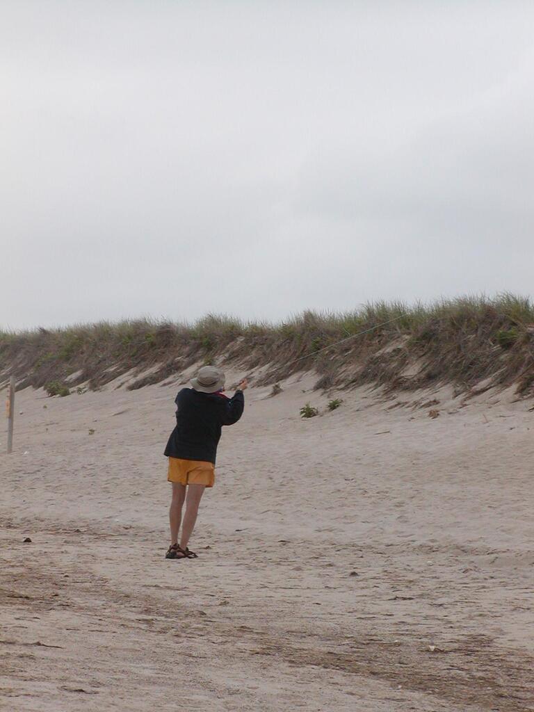 No description provided for: /2002/07-09/0720-kites/_2/photo34.html