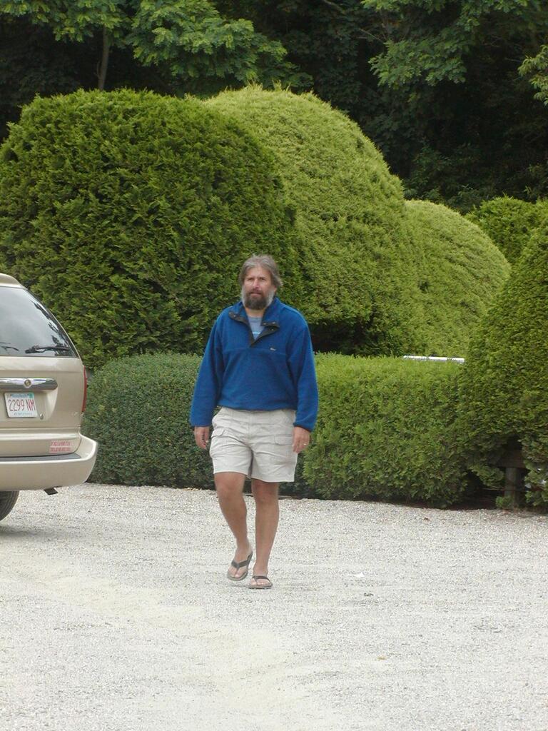 No description provided for: /2002/07-09/0720-kites/_3/photo47.html