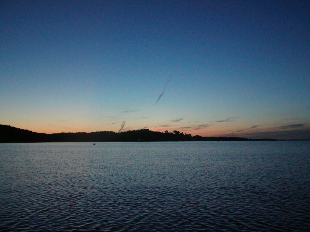 No description provided for: /2002/07-09/0725-sunrise-sail/_1/photo02.html