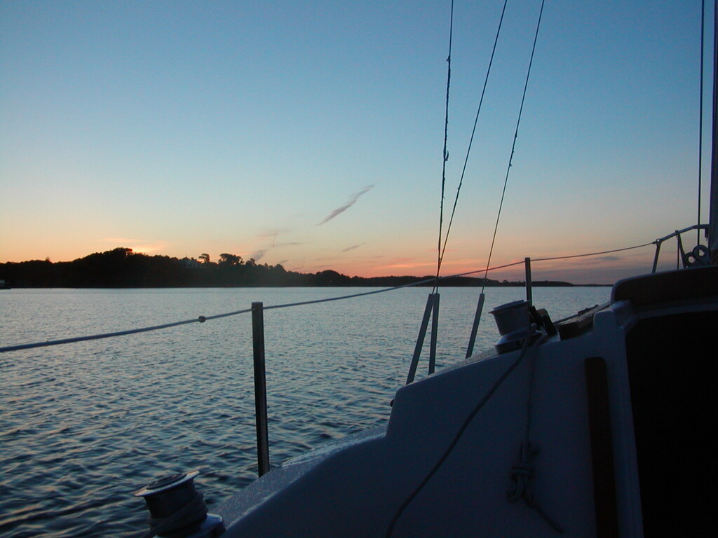 No description provided for: /2002/07-09/0725-sunrise-sail/_1/photo11.html