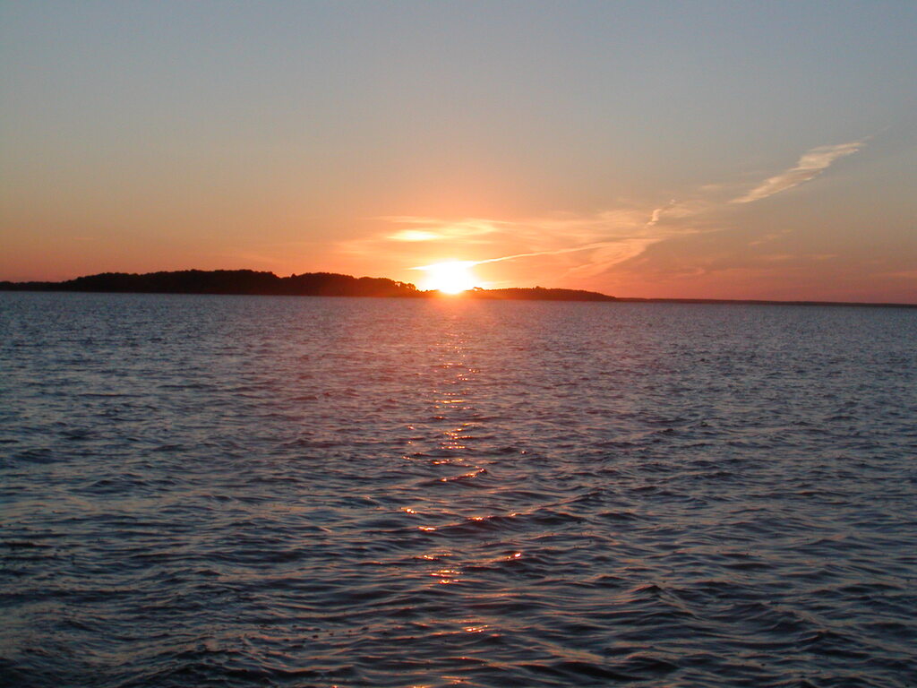 No description provided for: /2002/07-09/0725-sunrise-sail/_1/photo15.html