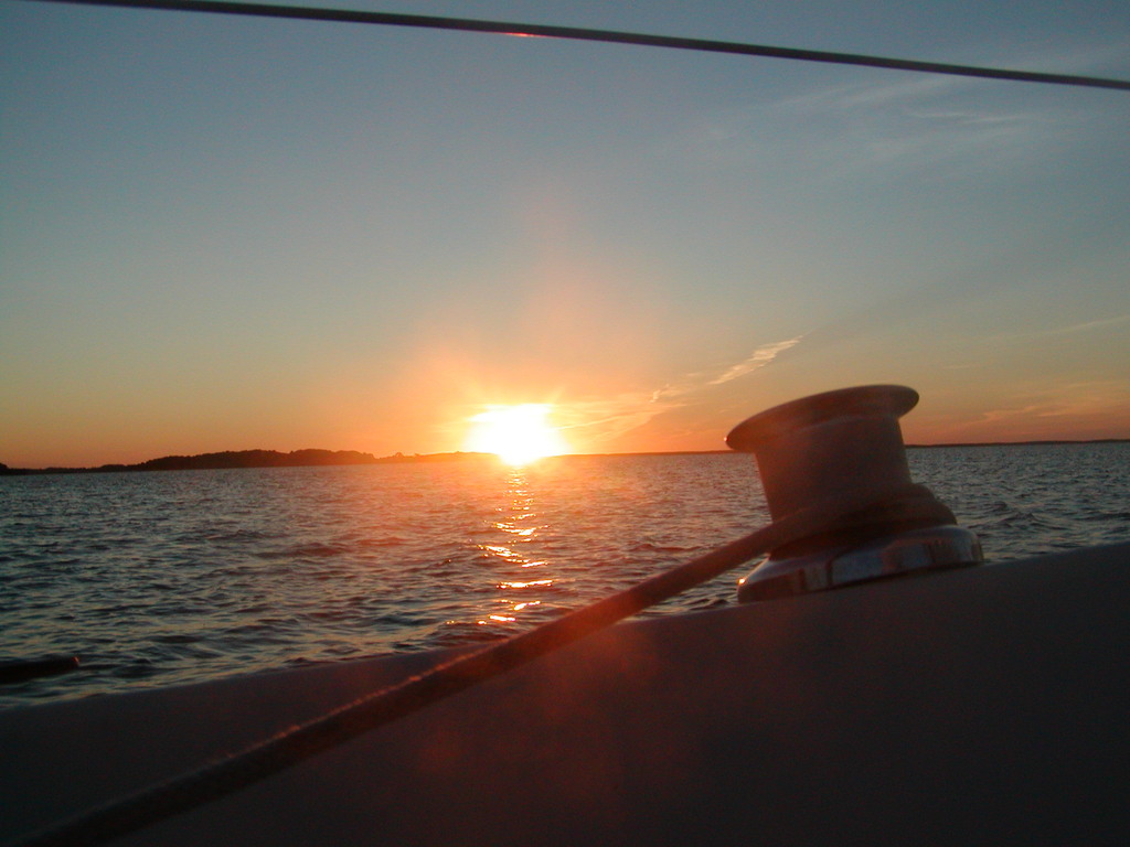 No description provided for: /2002/07-09/0725-sunrise-sail/_1/photo16.html