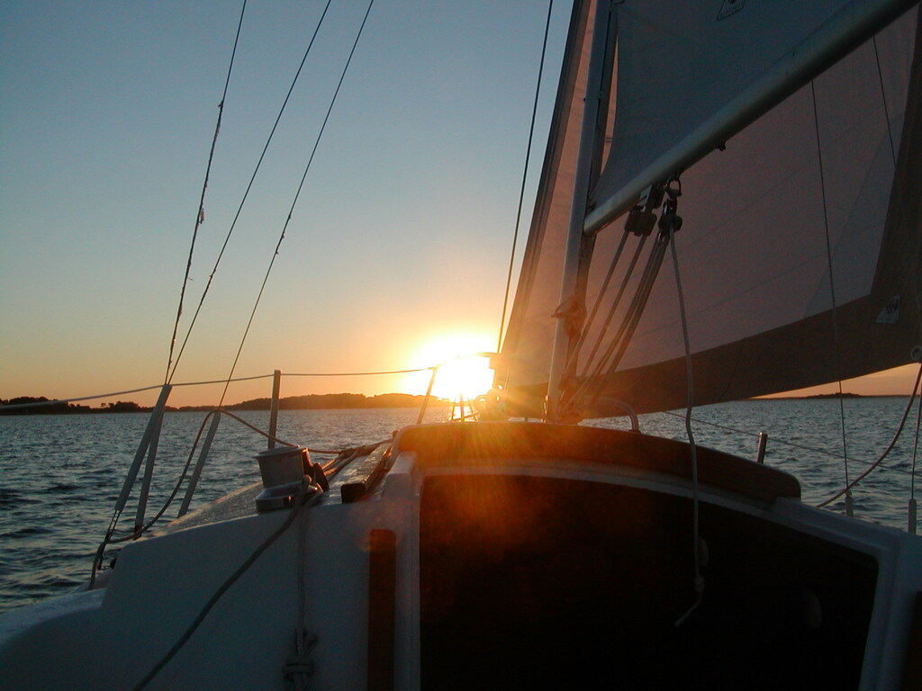 No description provided for: /2002/07-09/0725-sunrise-sail/_2/photo22.html