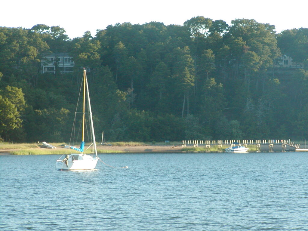 No description provided for: /2002/07-09/0725-sunrise-sail/_2/photo30.html