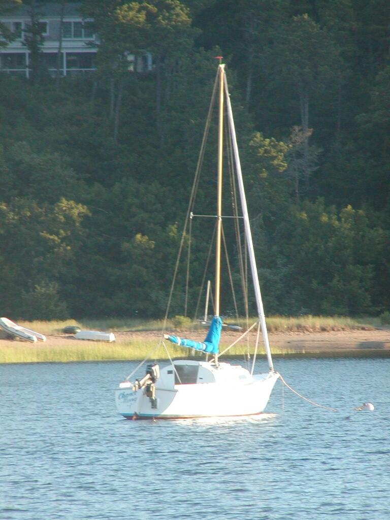 No description provided for: /2002/07-09/0725-sunrise-sail/_2/photo31.html