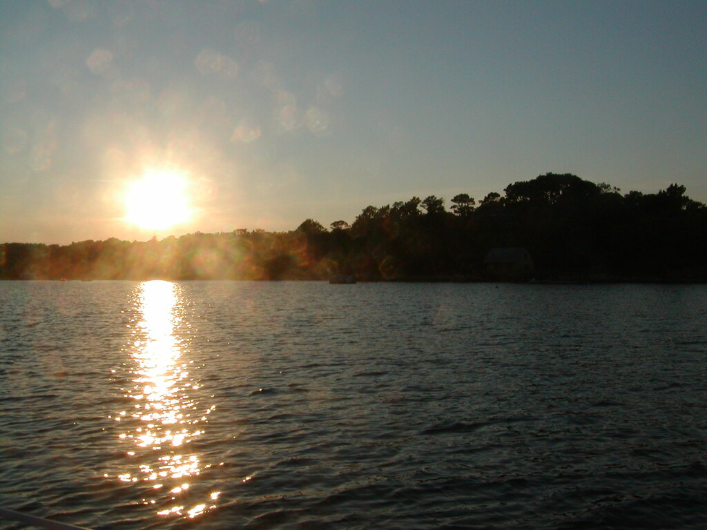 No description provided for: /2002/07-09/0801-sunset-sail/_1/photo01.html