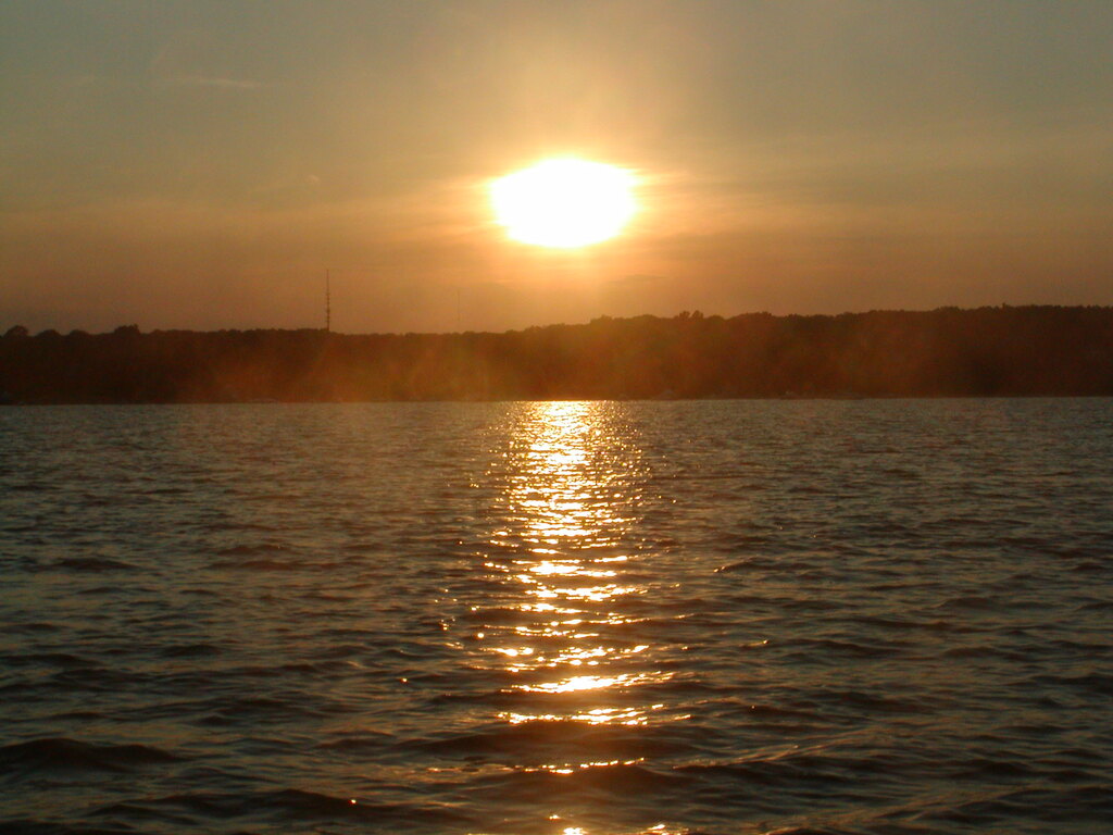 No description provided for: /2002/07-09/0801-sunset-sail/_1/photo05.html