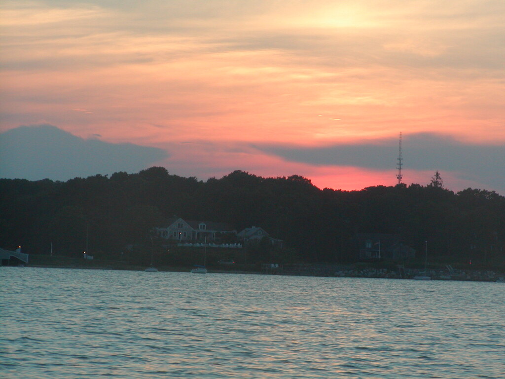 No description provided for: /2002/07-09/0801-sunset-sail/_2/photo29.html