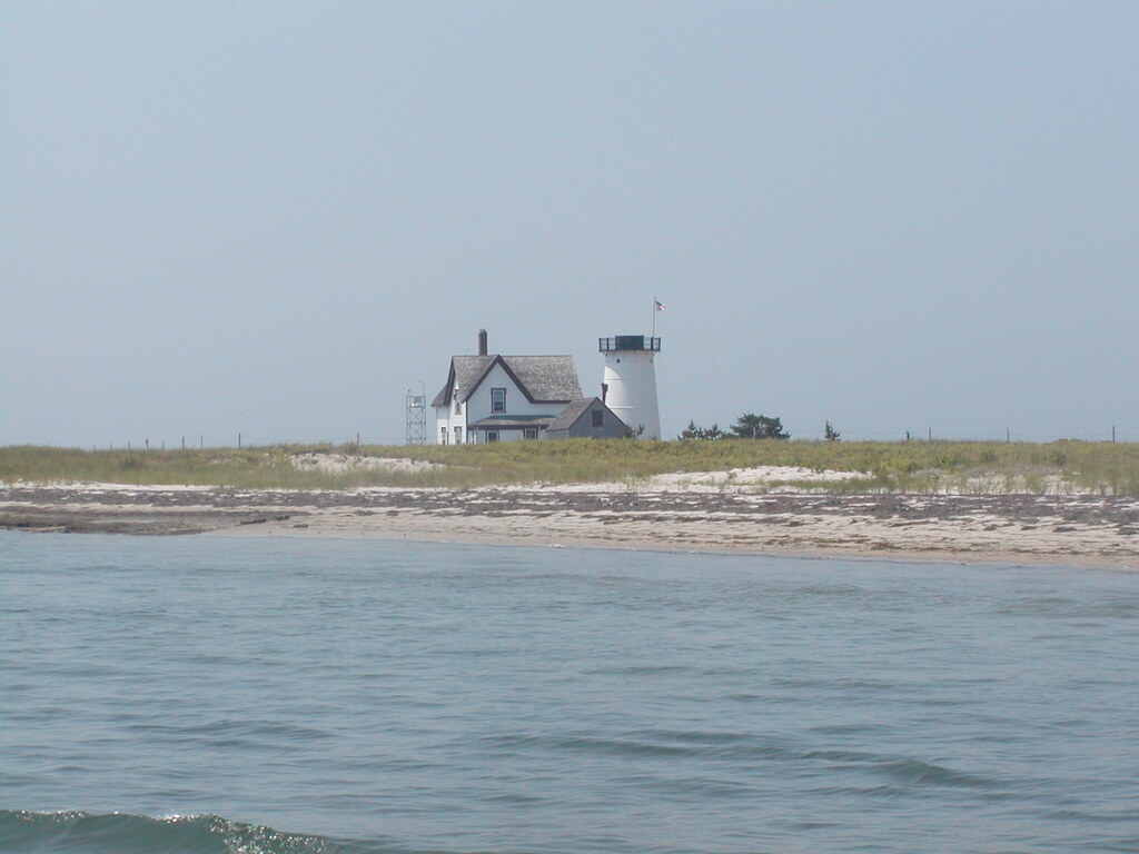 No description provided for: /2002/07-09/0804-seal-tour/_1/photo04.html