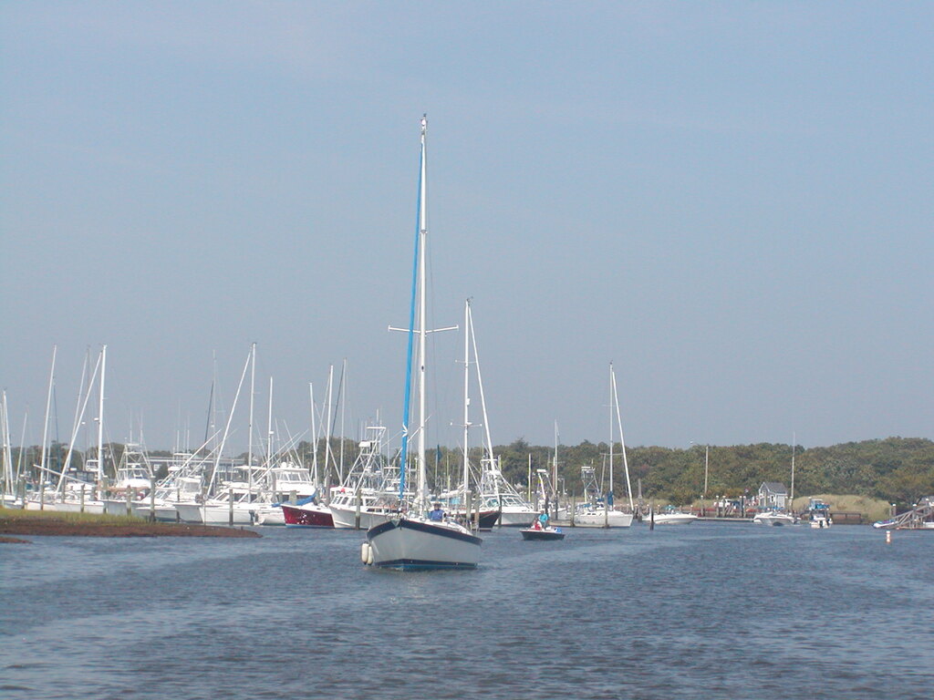 No description provided for: /2002/07-09/0804-seal-tour/_2/photo25.html