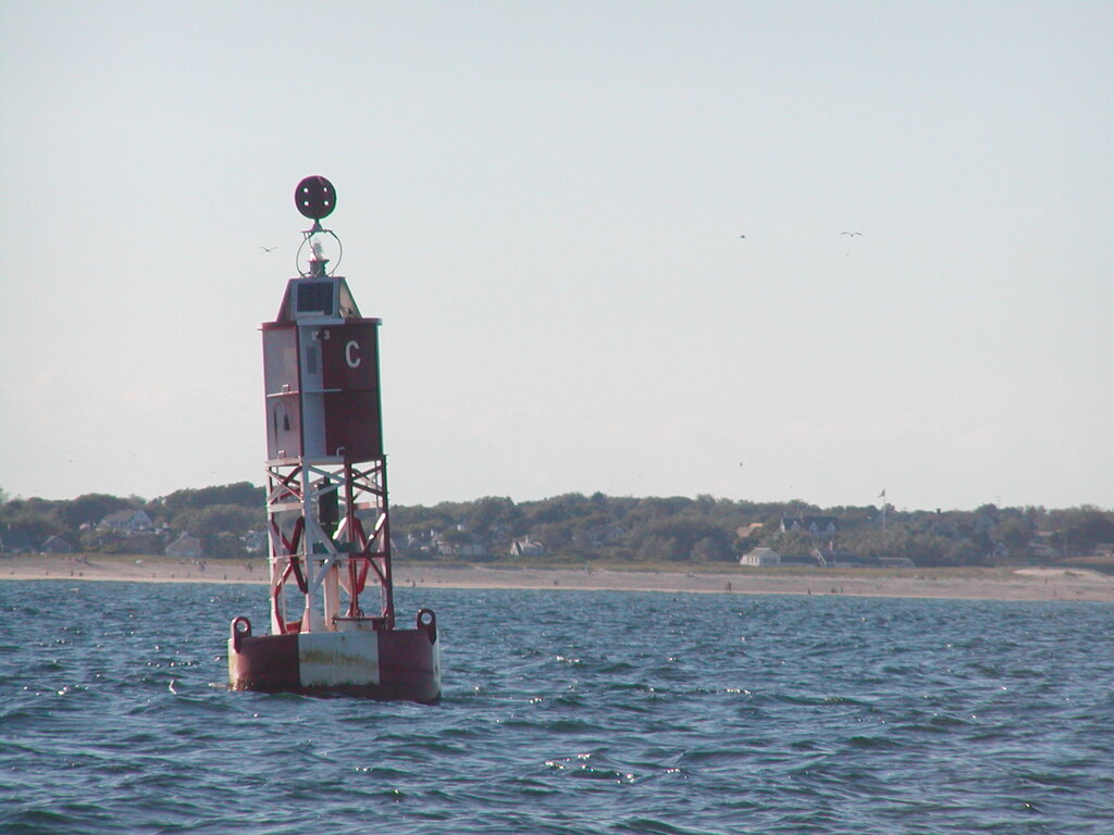 No description provided for: /2002/07-09/0808-monomoy-sail/photo04.html