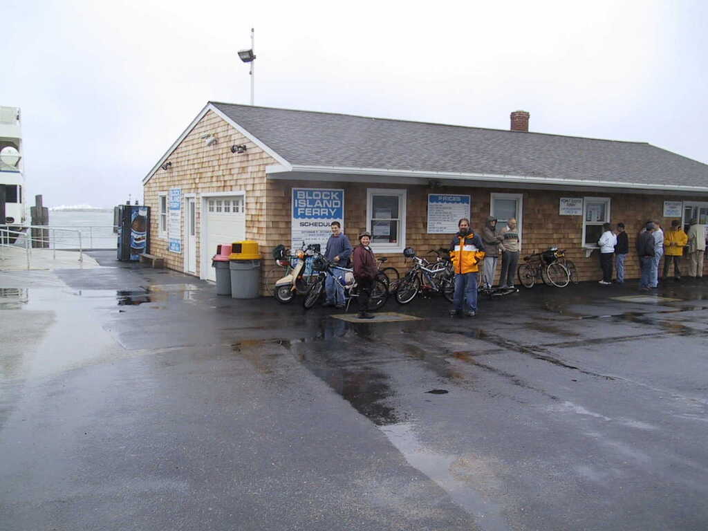 No description provided for: /2002/10-12/1012-bsa-block-island/photo07.html