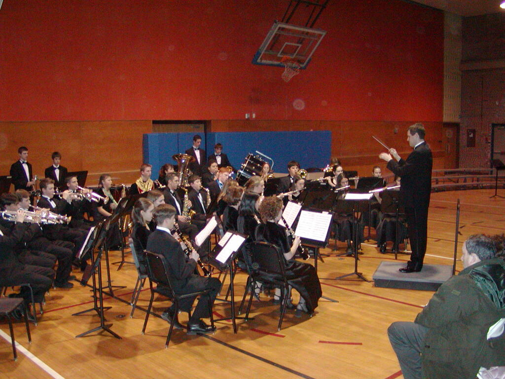 No description provided for: /2002/10-12/1217-band-concert/_1/photo07.html