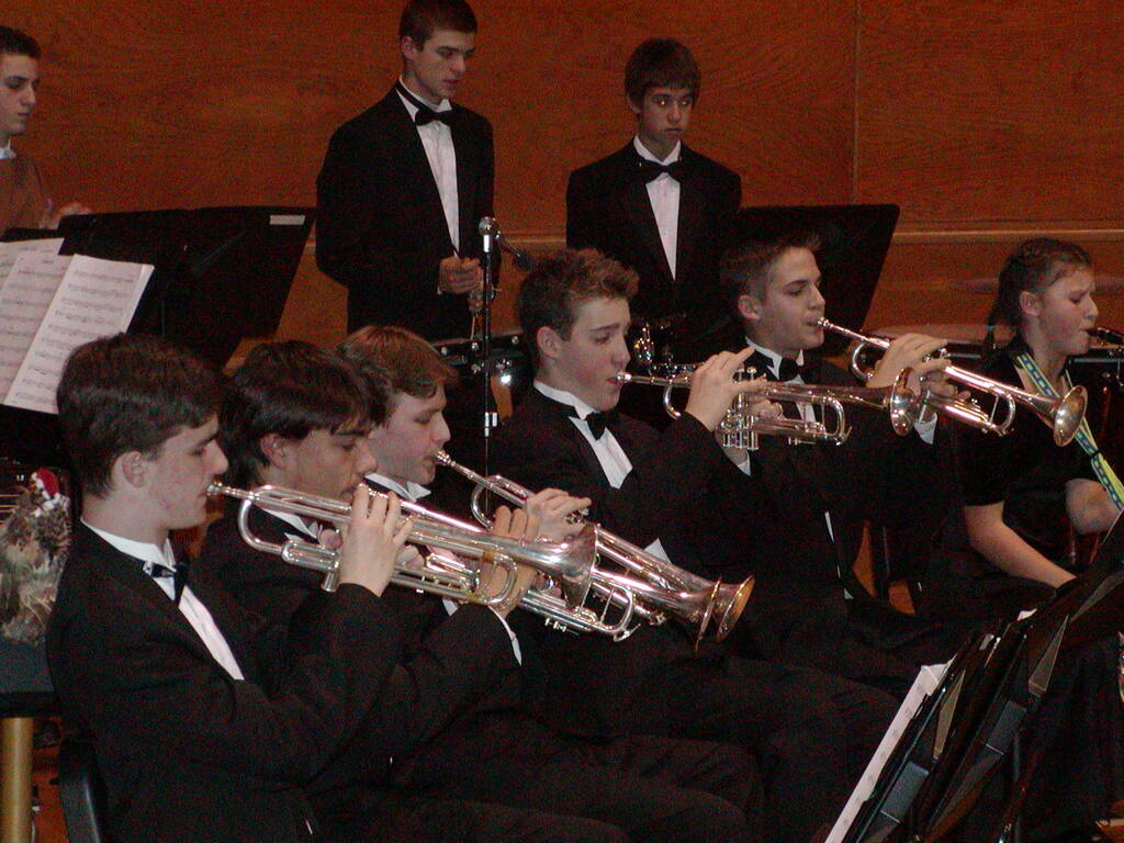No description provided for: /2002/10-12/1217-band-concert/_1/photo09.html