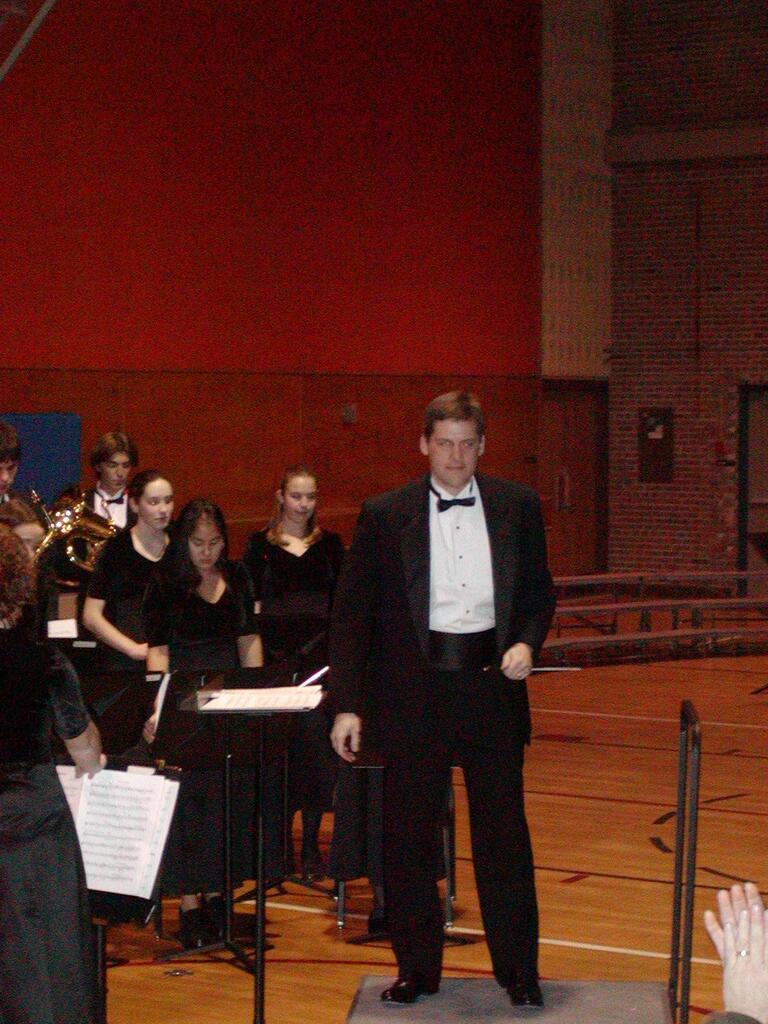 No description provided for: /2002/10-12/1217-band-concert/_1/photo14.html