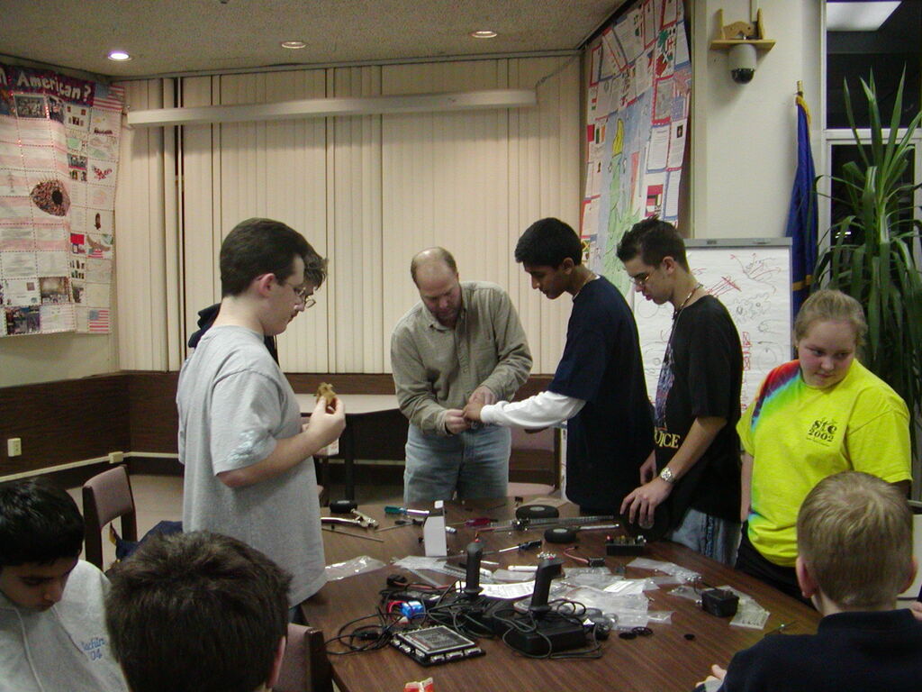 No description provided for: /2002/10-12/1217-robotics/photo01.html