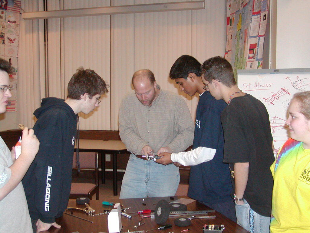 No description provided for: /2002/10-12/1217-robotics/photo02.html