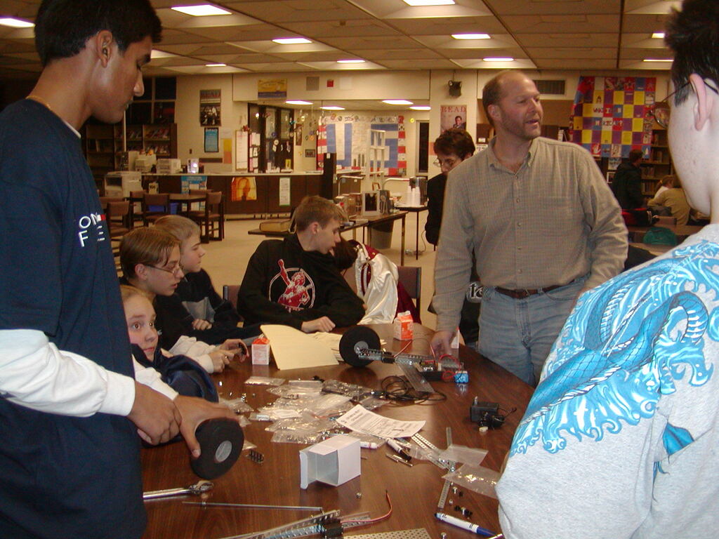 No description provided for: /2002/10-12/1217-robotics/photo05.html