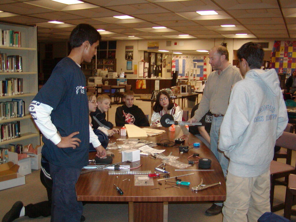 No description provided for: /2002/10-12/1217-robotics/photo06.html