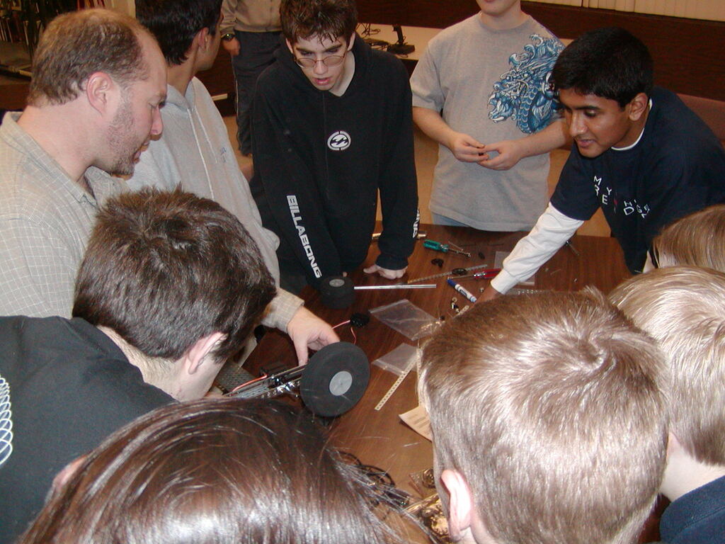 No description provided for: /2002/10-12/1217-robotics/photo07.html