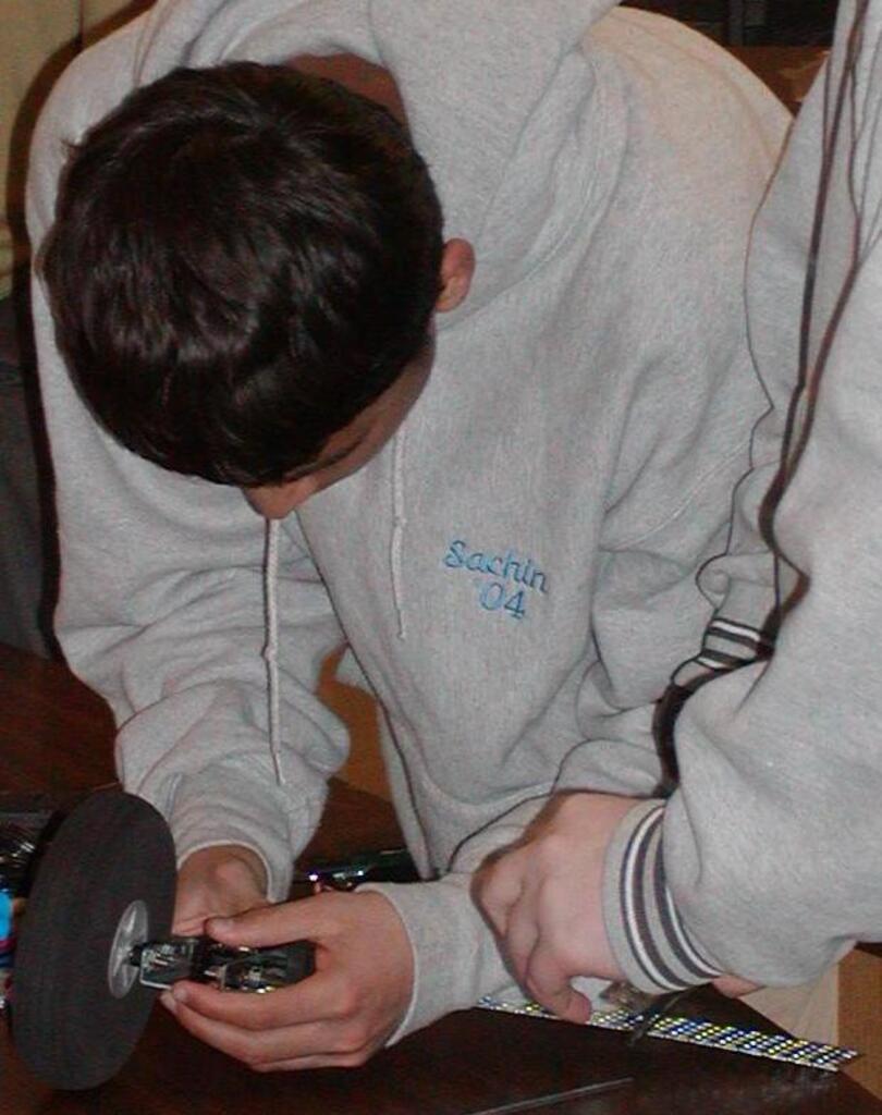 No description provided for: /2002/10-12/1217-robotics/photo09.html