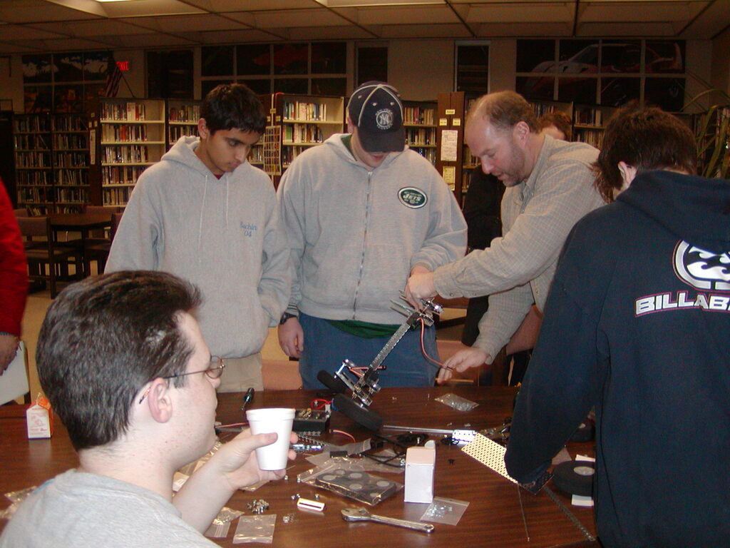 No description provided for: /2002/10-12/1217-robotics/photo11.html