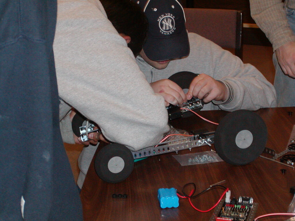 No description provided for: /2002/10-12/1217-robotics/photo13.html