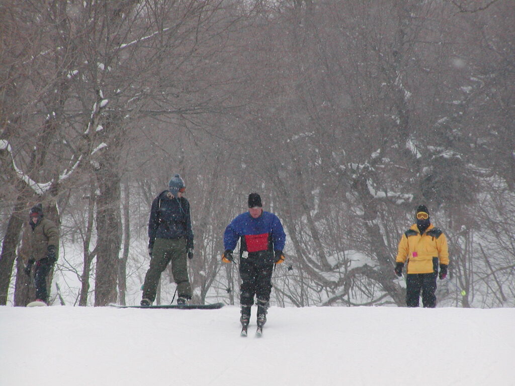 No description provided for: /2003/01-03/0126-bsa-ski/photo12.html