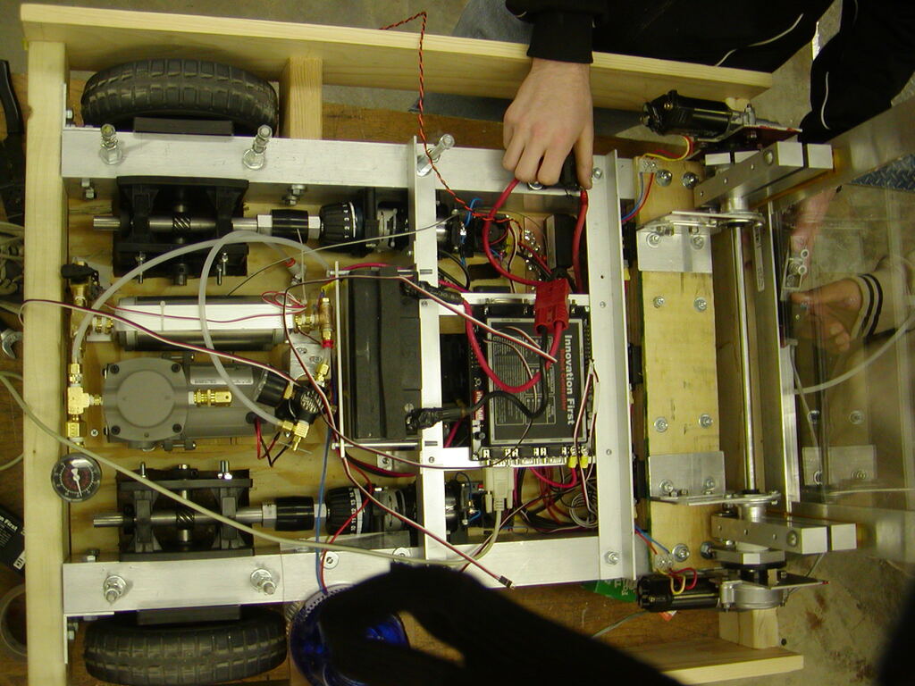 No description provided for: /2003/01-03/0214-bhs-robo/photo05.html