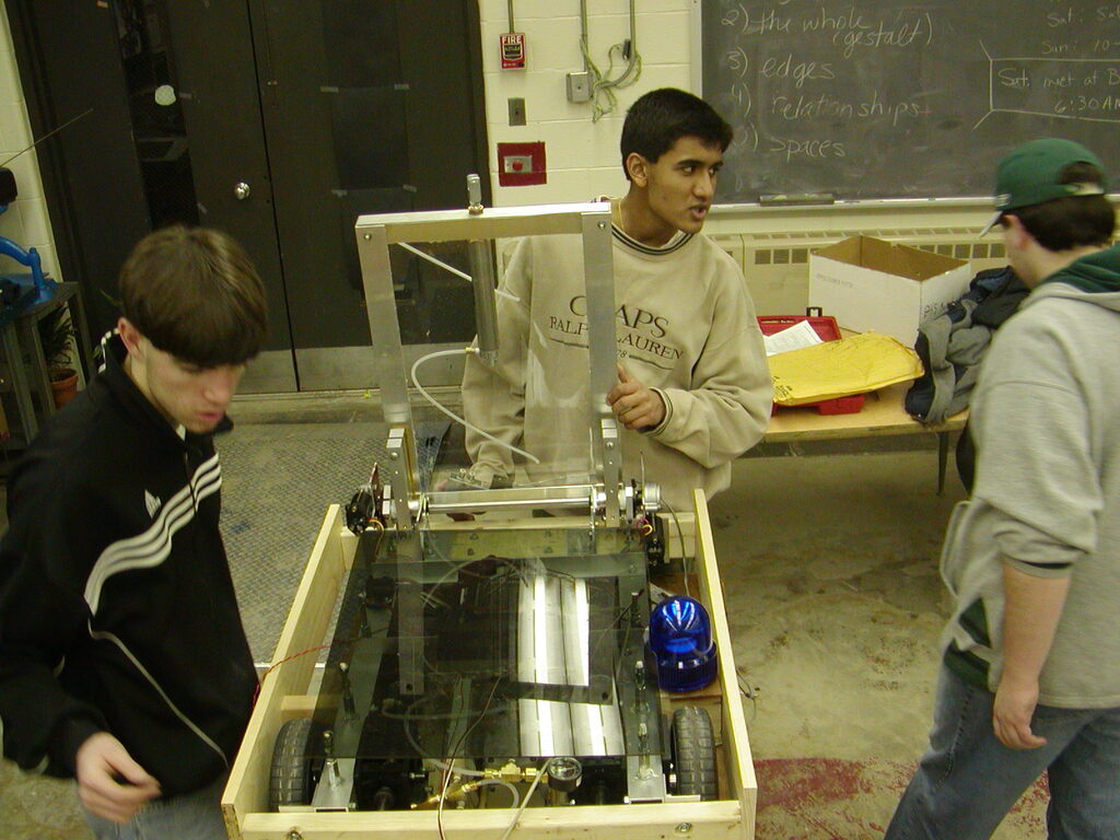 No description provided for: /2003/01-03/0214-bhs-robo/photo07.html