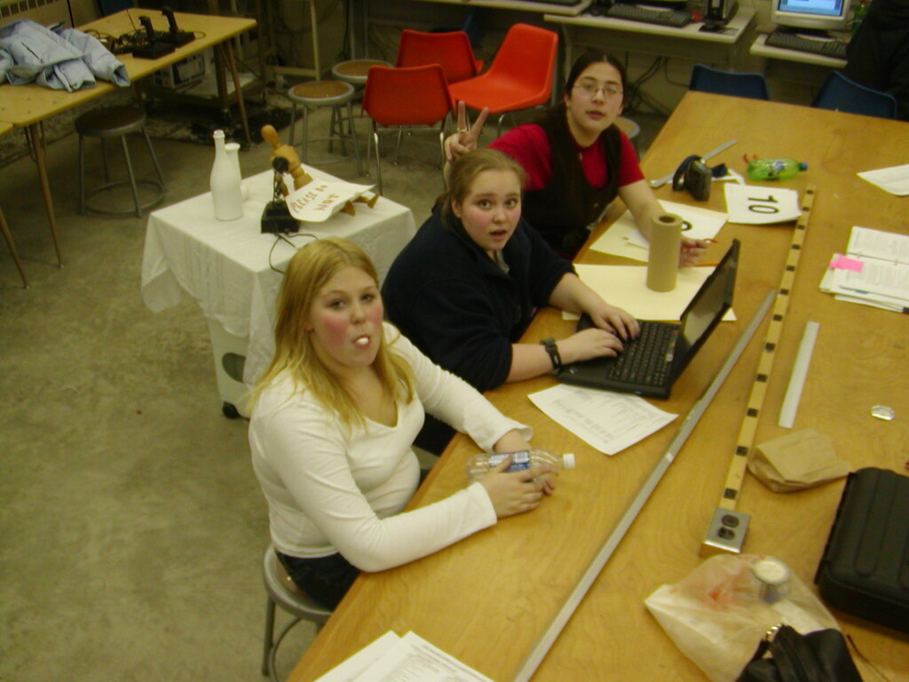 No description provided for: /2003/01-03/0214-bhs-robo/photo08.html